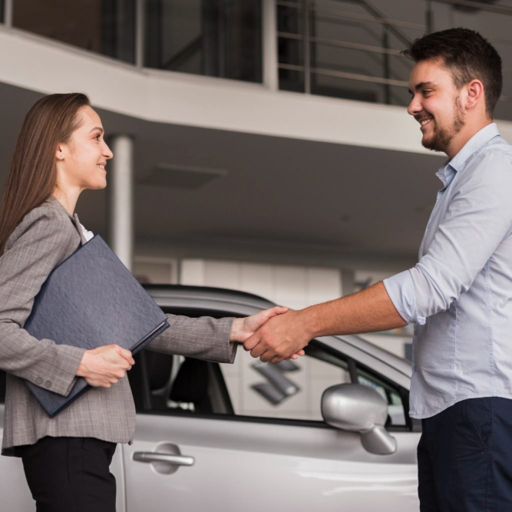 ¿Cómo comprar autos seminuevos a crédito?